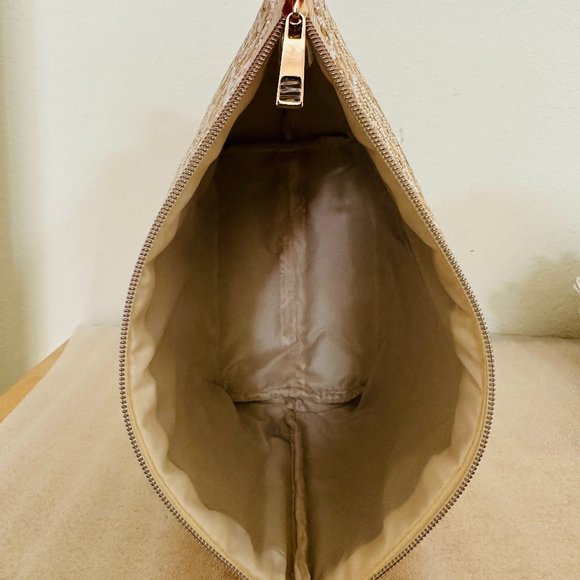 🌷New🌷Stephanie Johnson Laura Spacious Trapezoid Makeup Bag in White and Beige - Picture 5 of 9